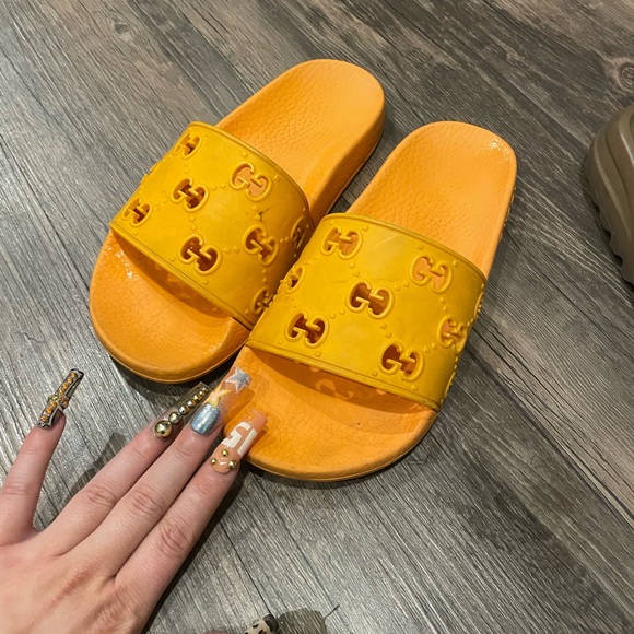 Gucci slides - Picture 1 of 3
